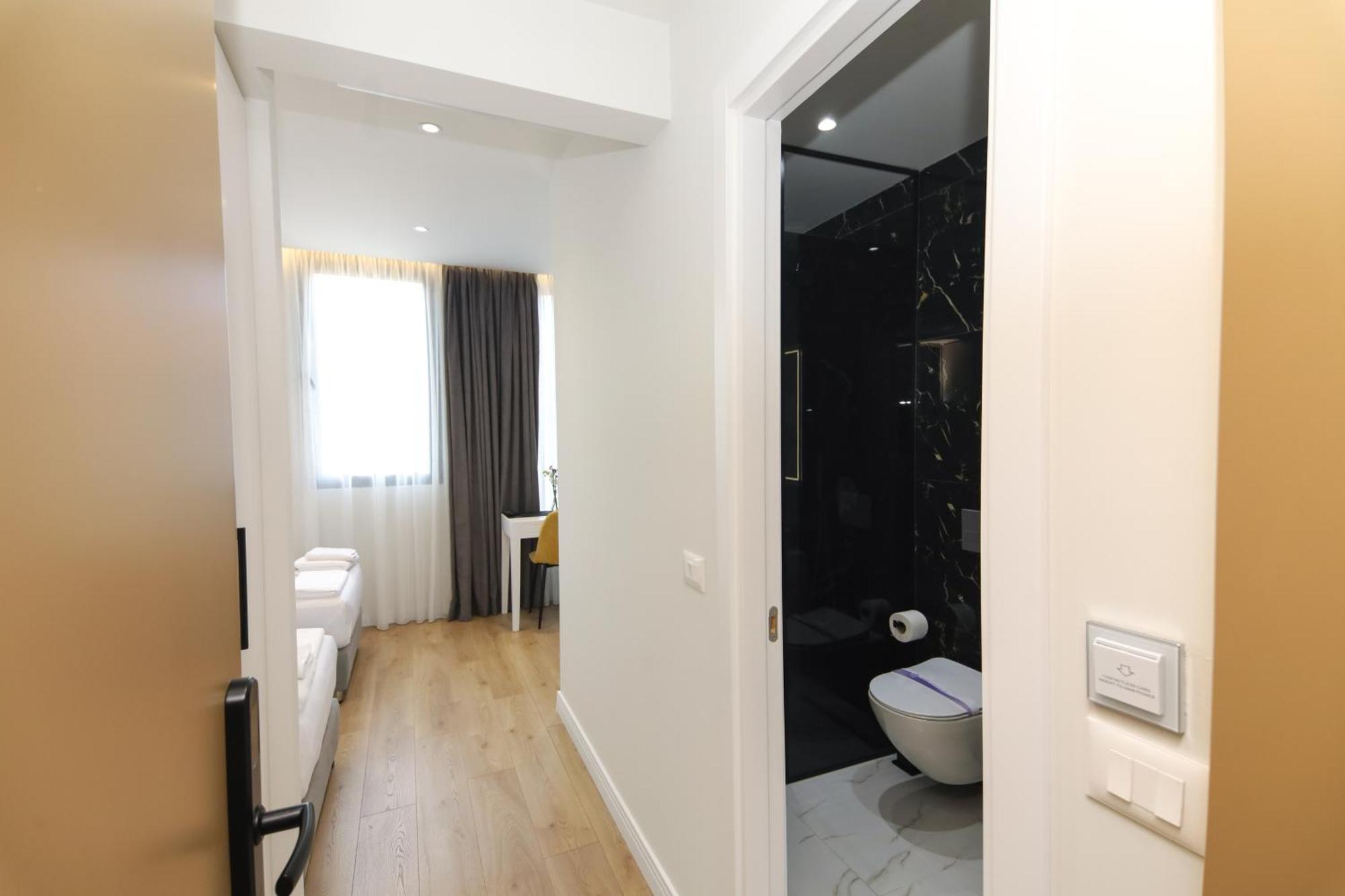 N Hotel City Center By Noshi Tirana Extérieur photo